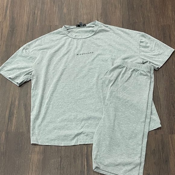 2 sets of matching maternity biker short & T- shirt set! - Picture 2 of 3